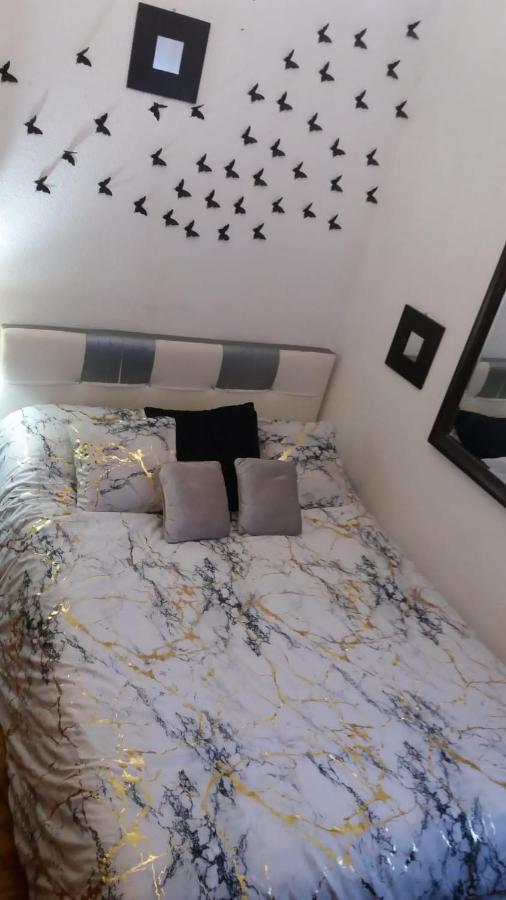 Habitacion Cookie En Chamberi Madrid Buitenkant foto
